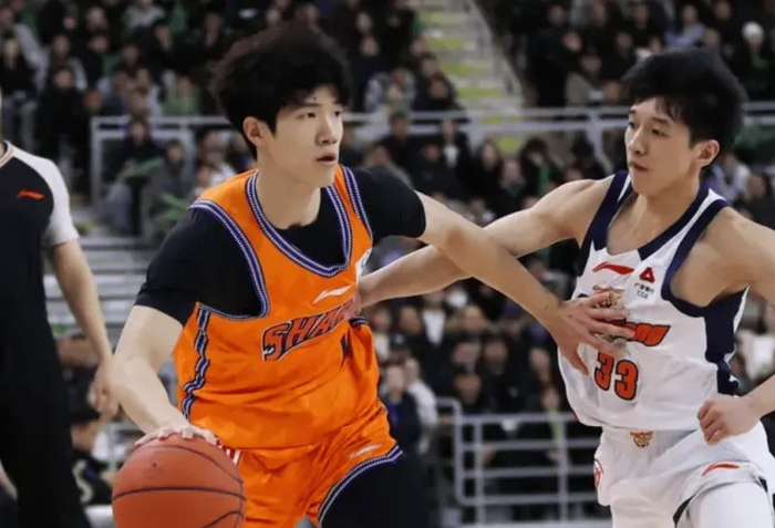 上海两小将打服众人！小偰已胜任主控，马典成可取代刘礼嘉太全面|广东|偰李永炜|崔晓龙|袁堂文|哈桑-怀特塞德_新浪体育_新浪新闻